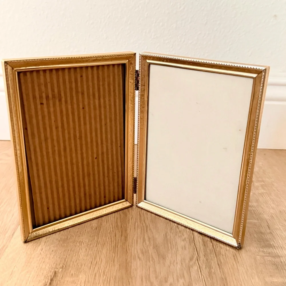 Vintage MCM Bi-Fold Gold Tone Metal Photo Picture Frame Double Hinged 7”‎ x 10”